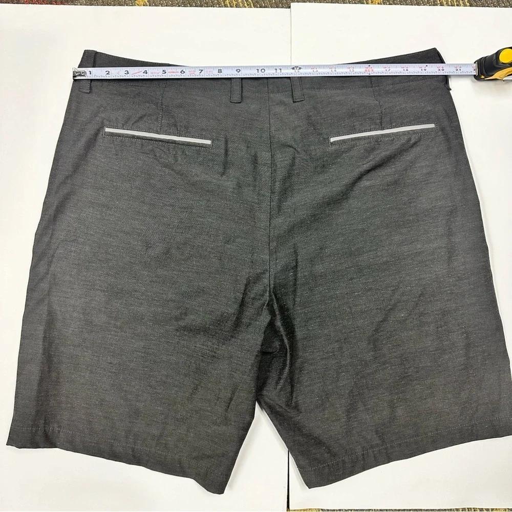 Tommy Bahama- Men’s Gray Athletic Marlin Shorts, Size 40